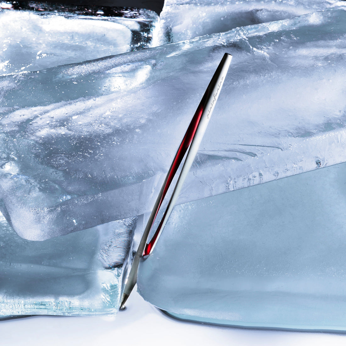 Pininfarina Aero Ethergraf – Inkless Stylus with Raw Concrete Desk Stand