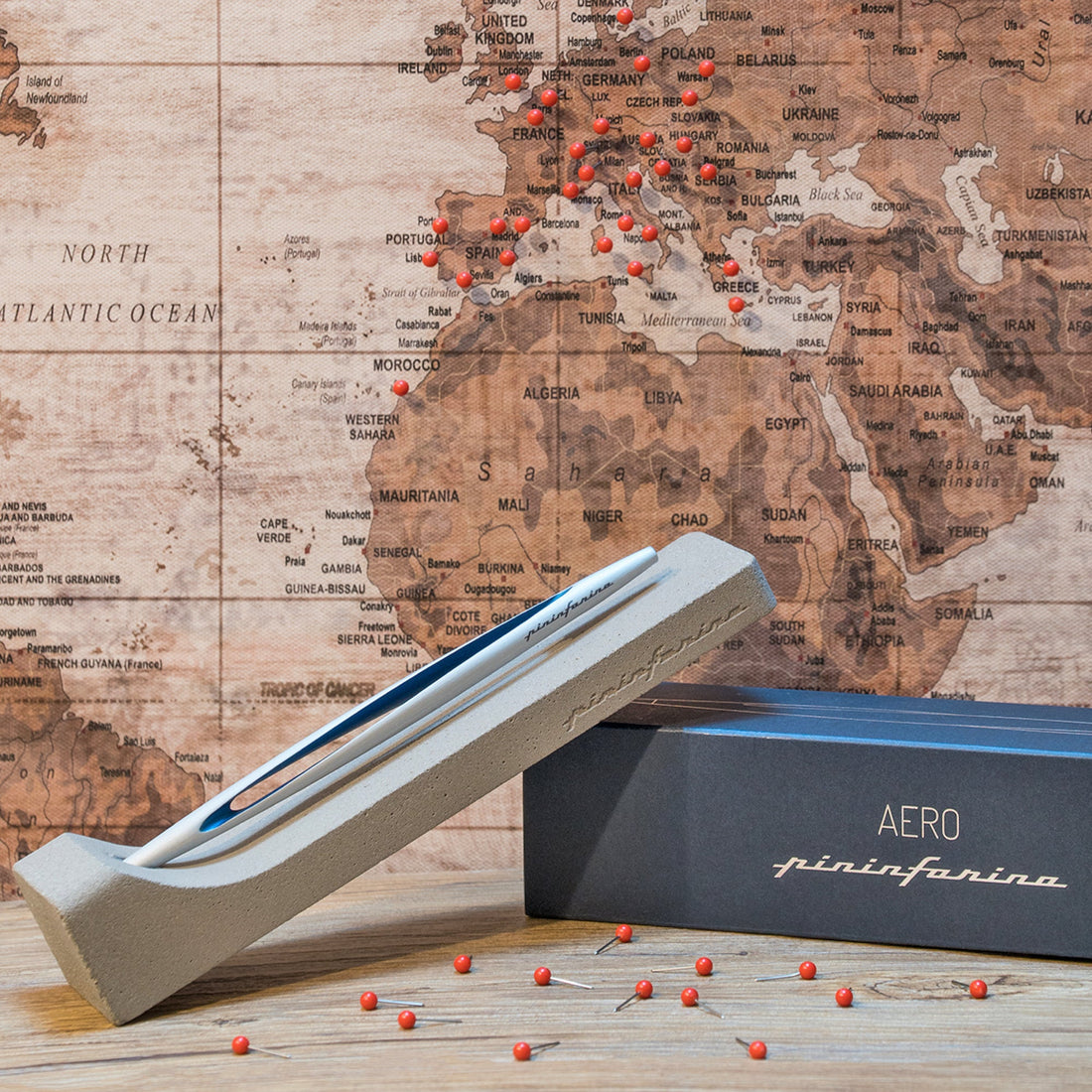 Pininfarina Aero Ethergraf – Inkless Stylus with Raw Concrete Desk Stand