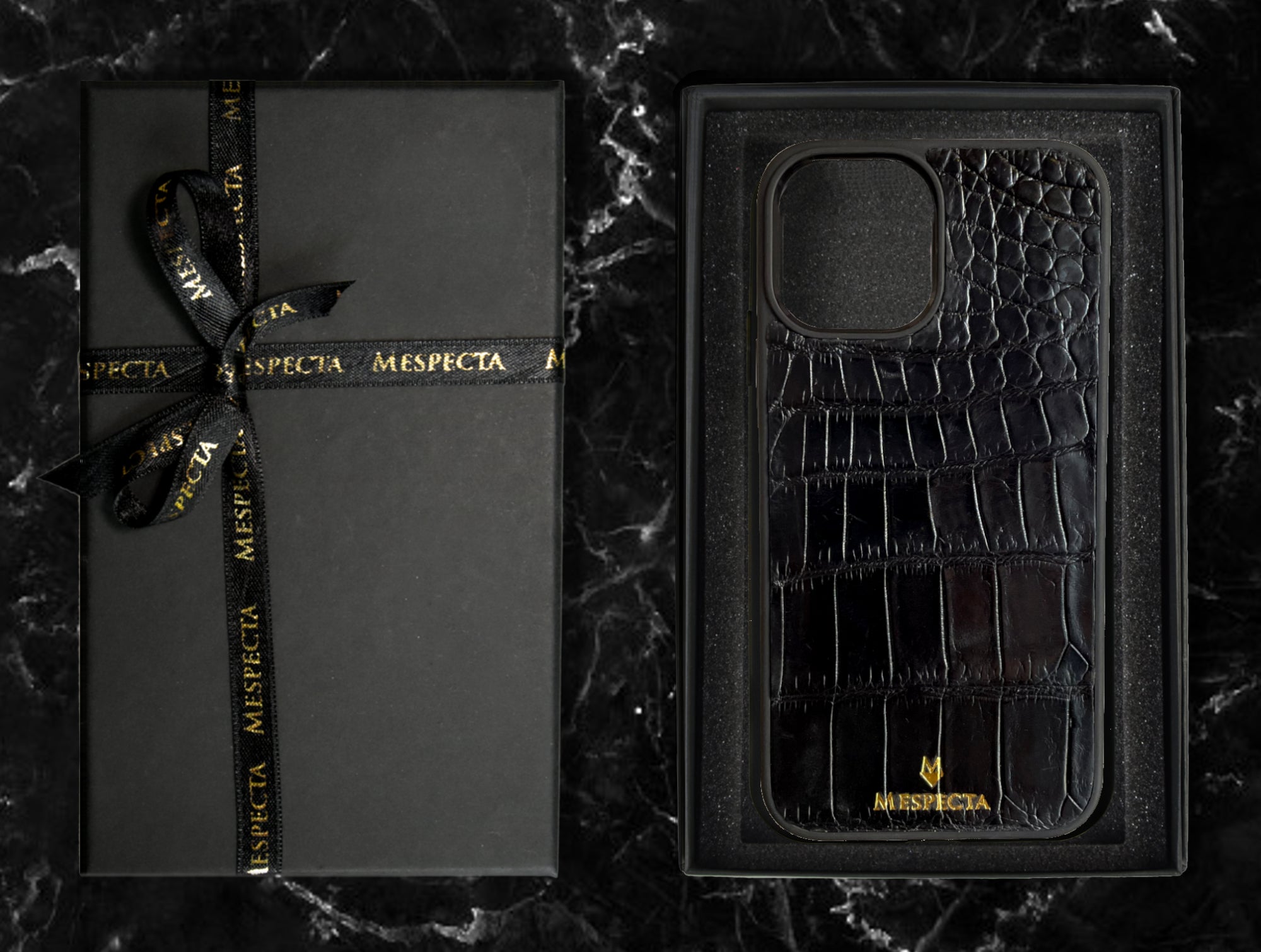 Custodia Personalizzabile iPhone 14 / 13 / 12 / 11 / XR in vero Coccodrillo Nero - MESPECTA Italia