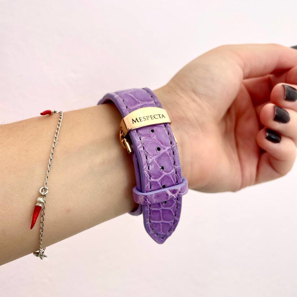 Cinturino Apple Watch Personalizzabile in Pelle di Coccodrillo Lilla – Personalizzabile (Ultra, Serie 4–10, SE)Ultra 2, Ultra, 10, 9, 8, 7, 6, 5, 4, SE  in vera pelle di Coccodrillo Lilla