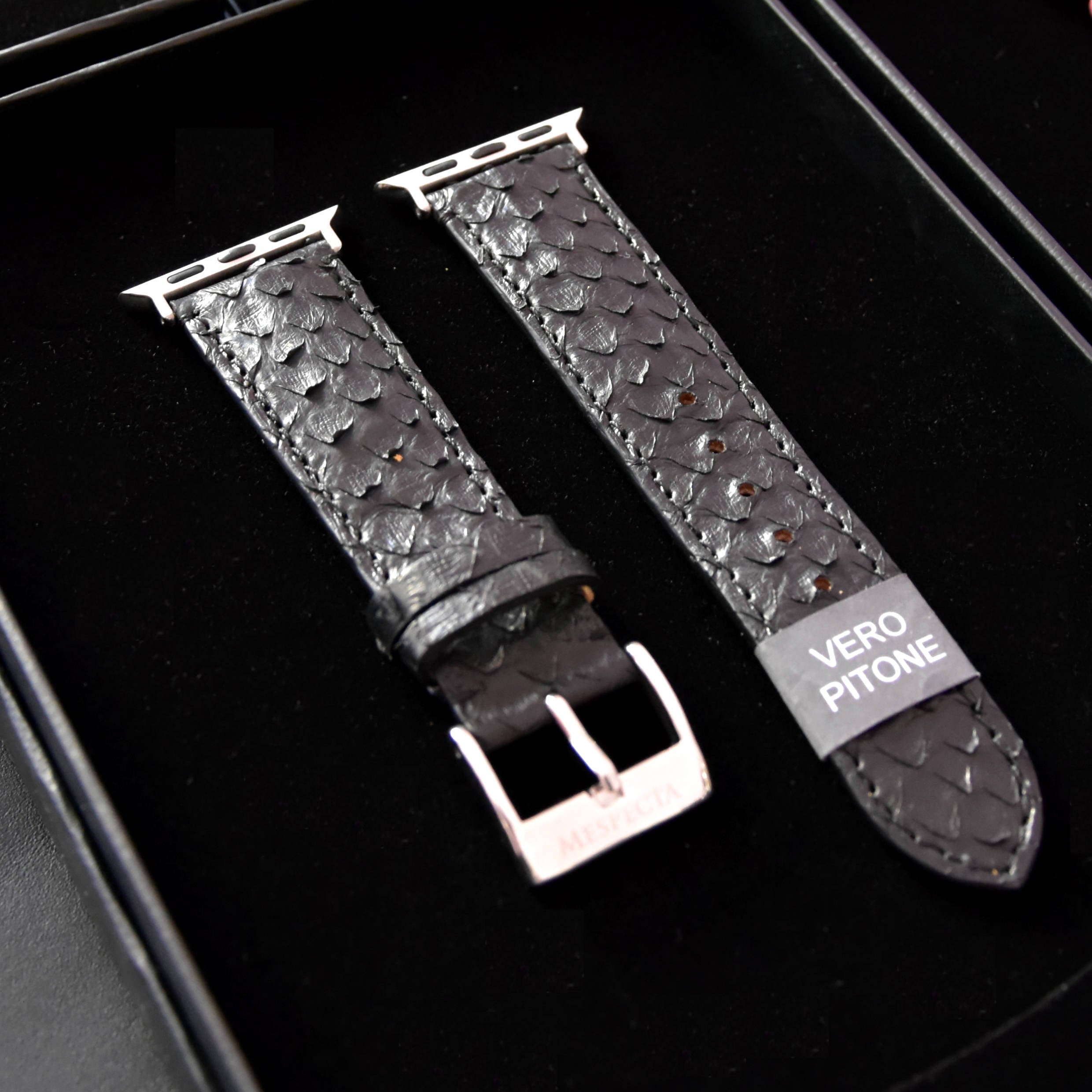 Cinturino Strap Band Apple Watch Personalizzabile serie 8, 7, 6, 5, 4, SE in vero Pitone Nero - MESPECTA Italia