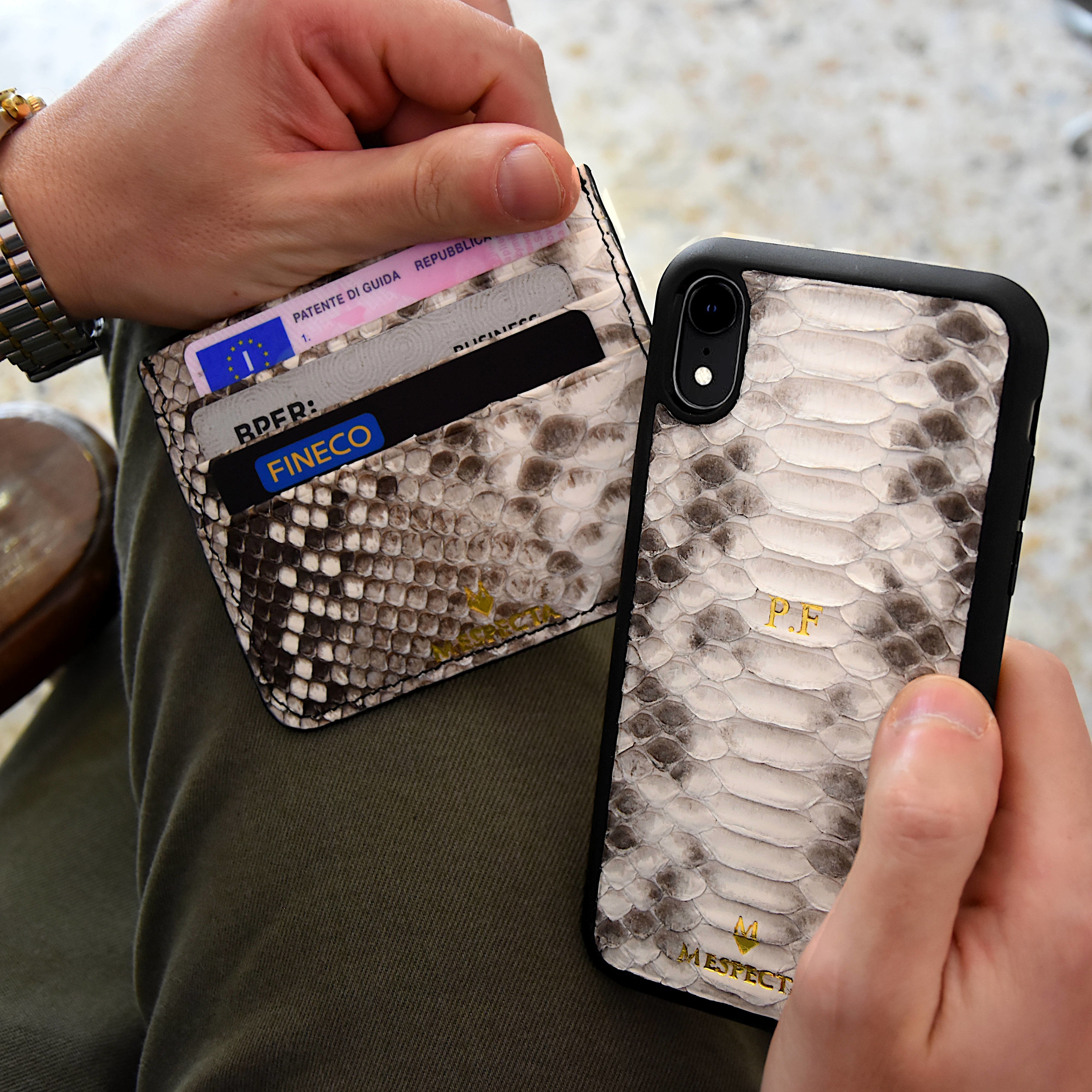 Custodia Personalizzabile iPhone 14 / 13 / 12 / 11 / XR in vero Pitone Bianco - MESPECTA Italia
