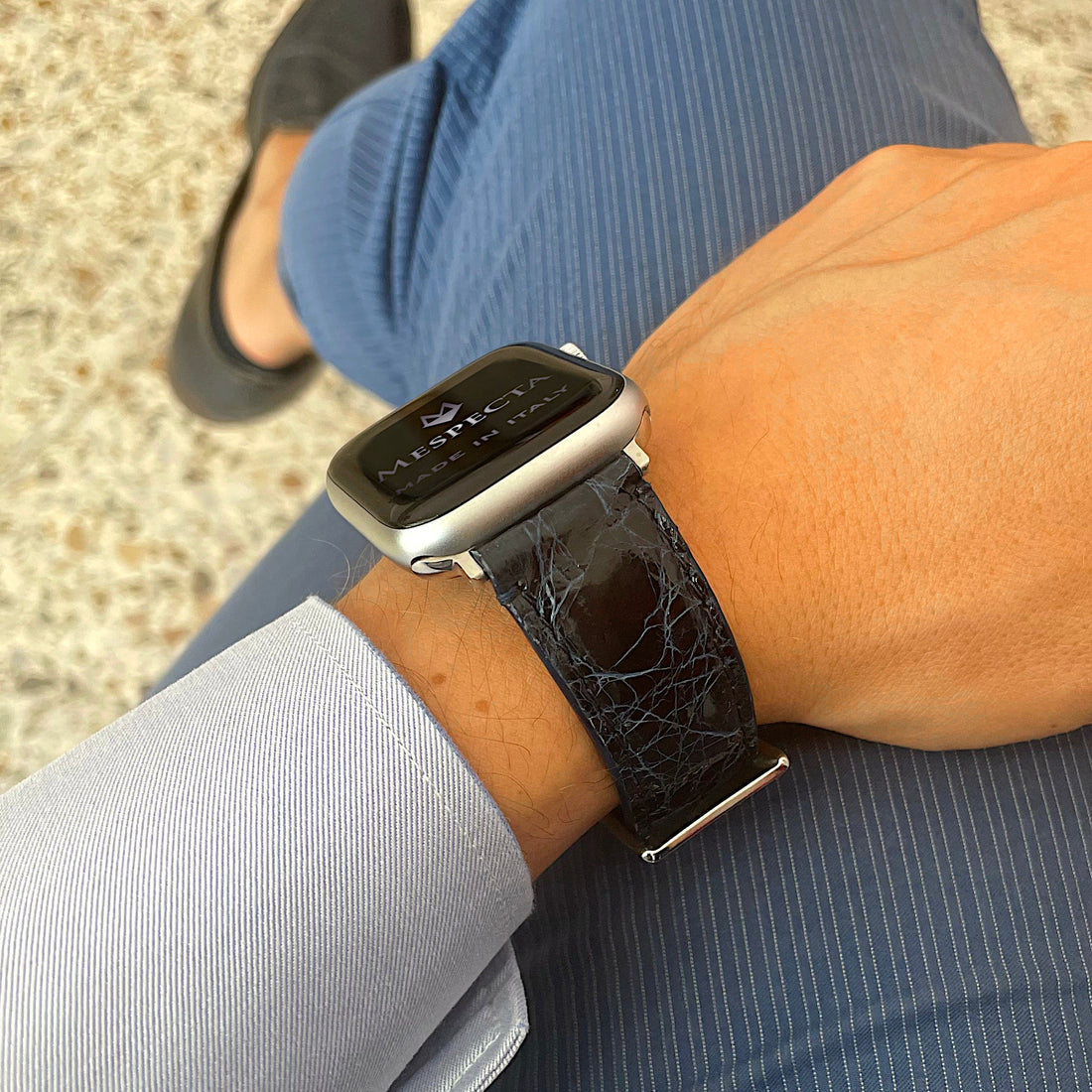 Cinturino Apple Watch in Pelle di Coccodrillo Blu Navy – Personalizzabile (Ultra, Serie 4–10, SE)