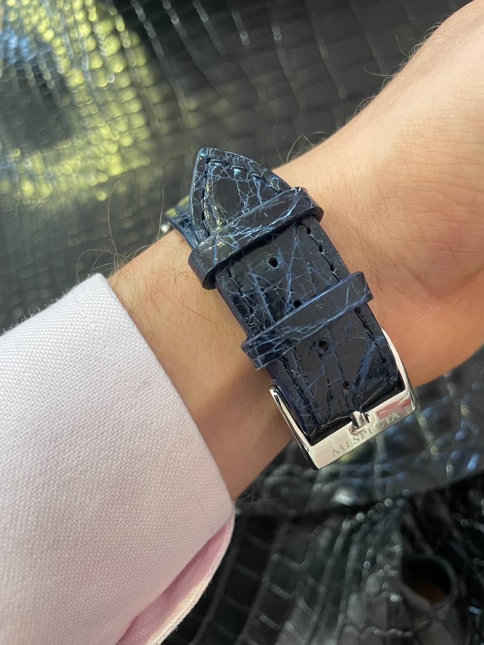 Cinturino Apple Watch in Pelle di Coccodrillo Blu Navy – Personalizzabile (Ultra, Serie 4–10, SE)