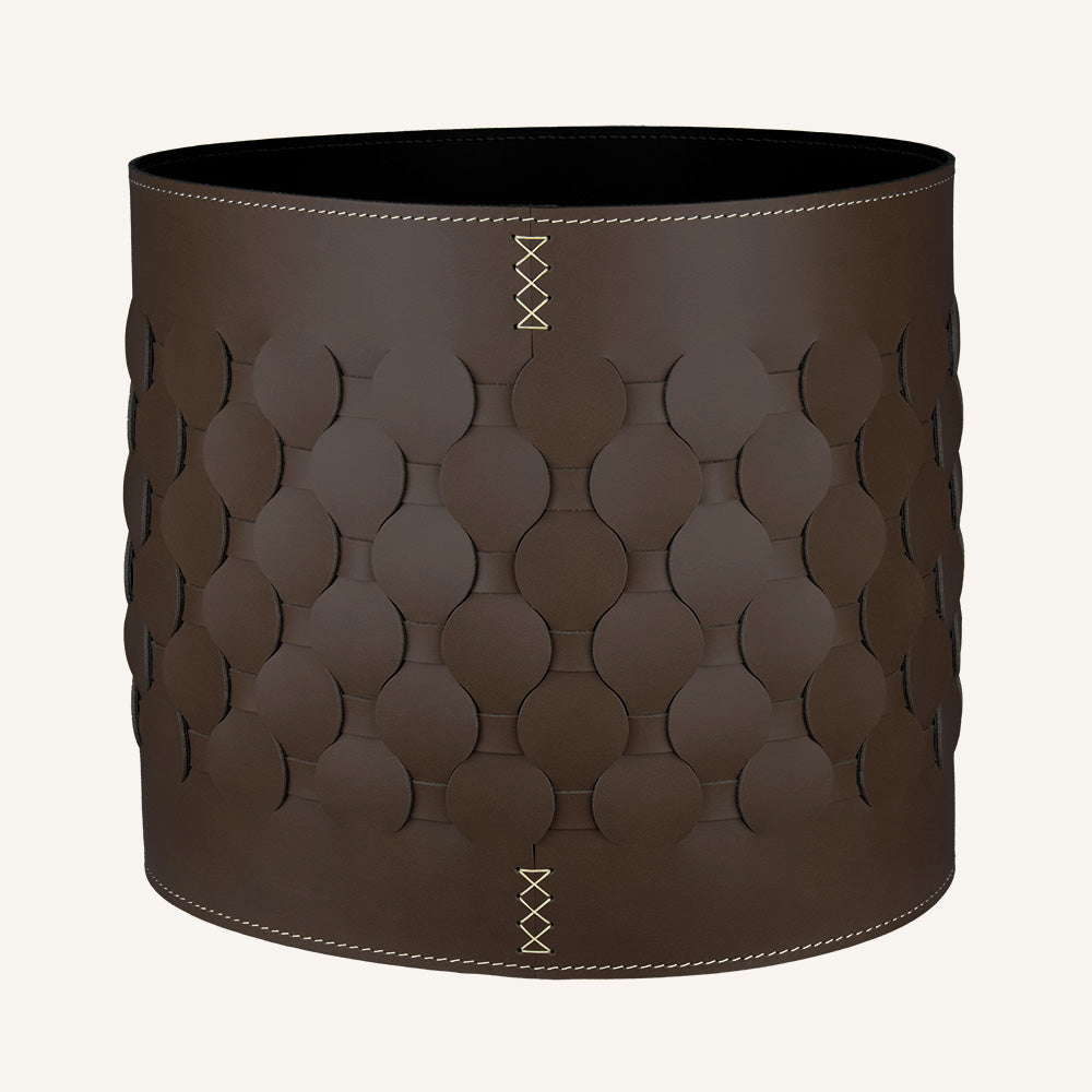 Portavaso per interni in rigenerato di cuoio intrecciato THANASIS - Marrone scuro, ⌀ 41 x 36 cm