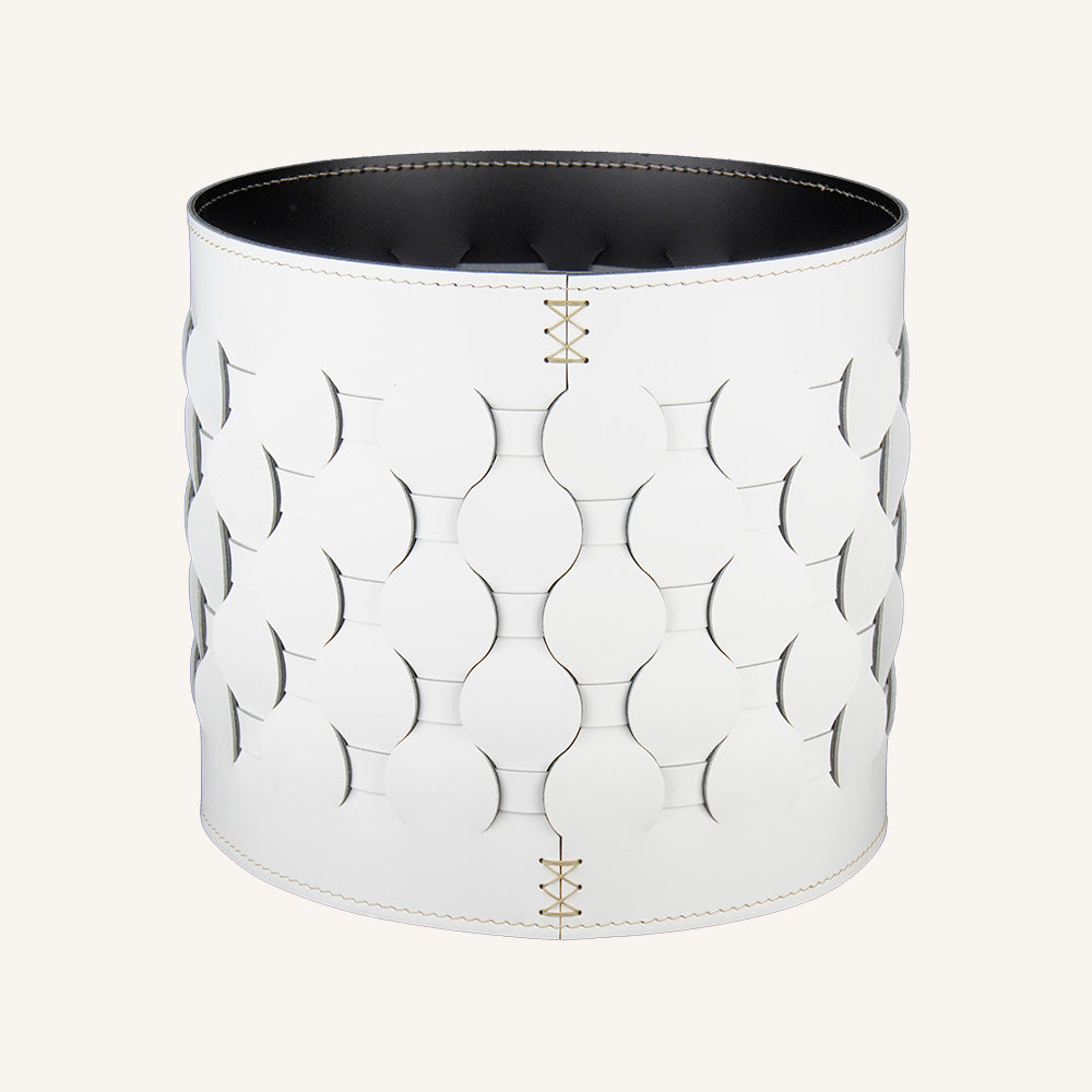 Portavaso per interni in rigenerato di cuoio intrecciato THANASIS - Bianco, ⌀ 31 x 28 cm