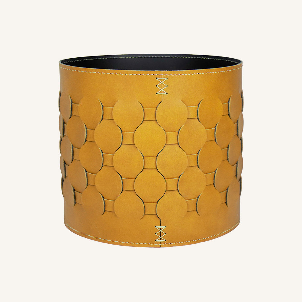 Portavaso per interni in rigenerato di cuoio intrecciato THANASIS - Giallo, ⌀ 31 x 28 cm