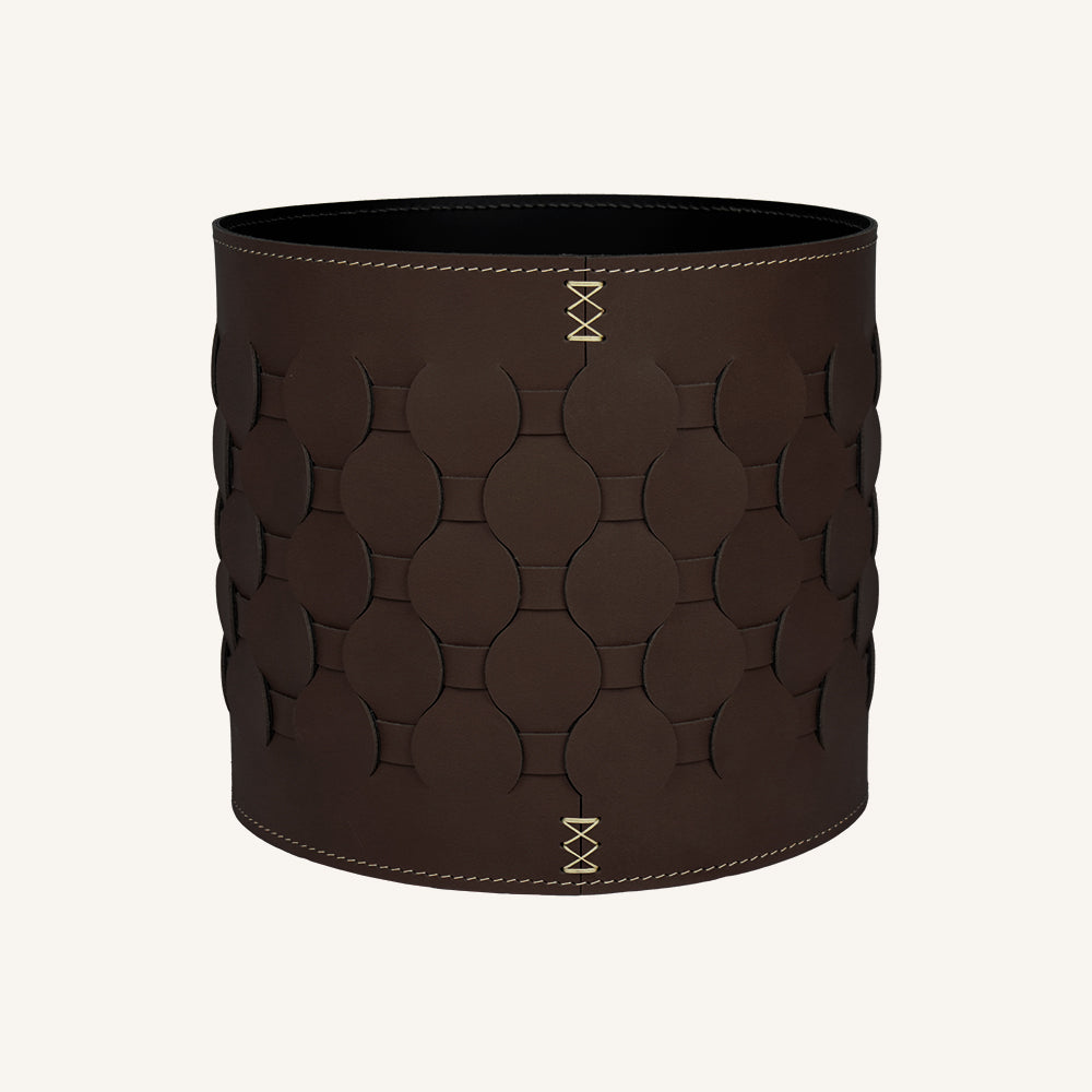 Portavaso per interni in rigenerato di cuoio intrecciato THANASIS - Marrone scuro, ⌀ 31 x 28 cm
