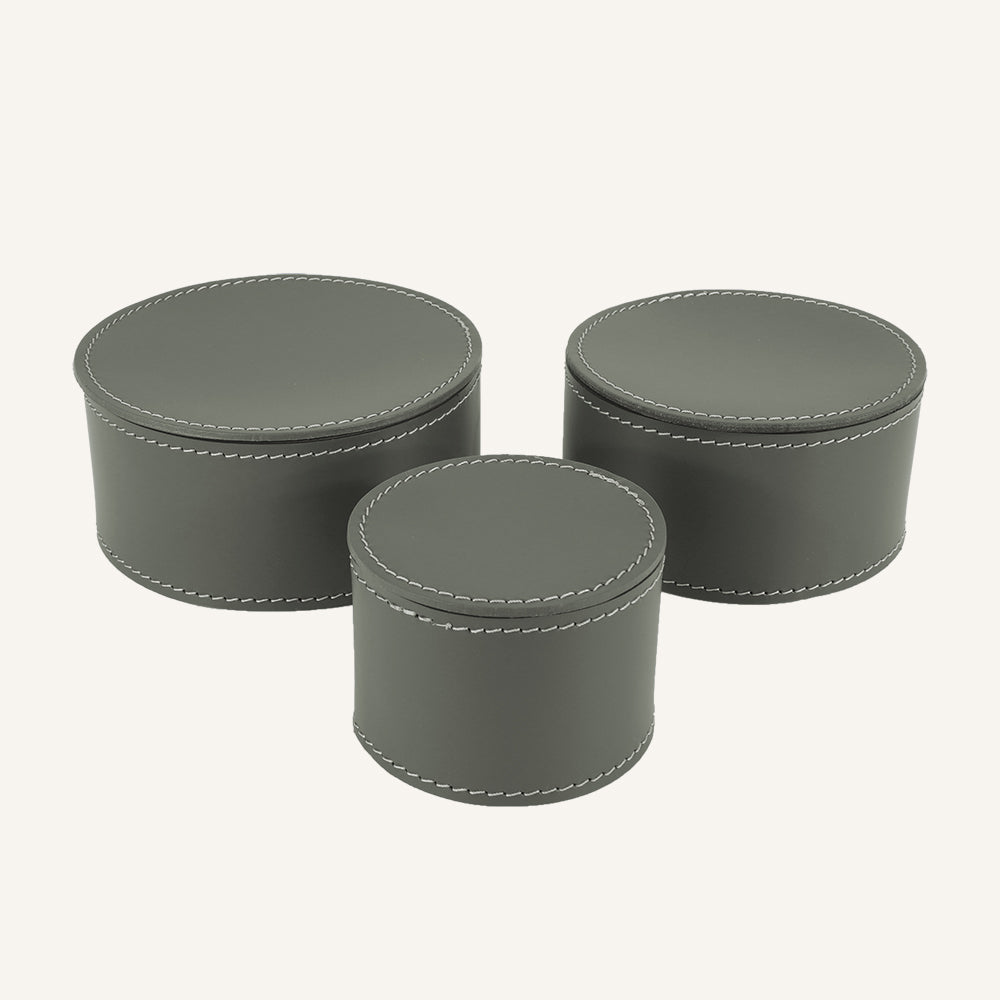 Set di tre contenitori in cuoio con coperchio CLAUDIA - Tortora